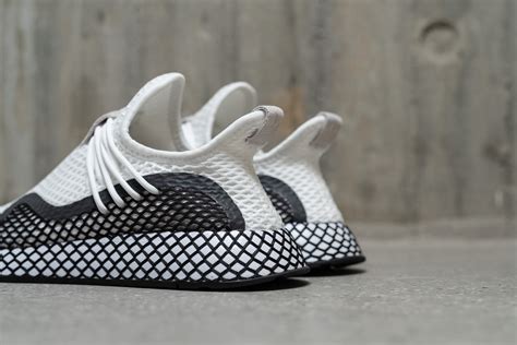 adidas deerupt 40 schwarz weiß|adidas deerupt sneakers review.